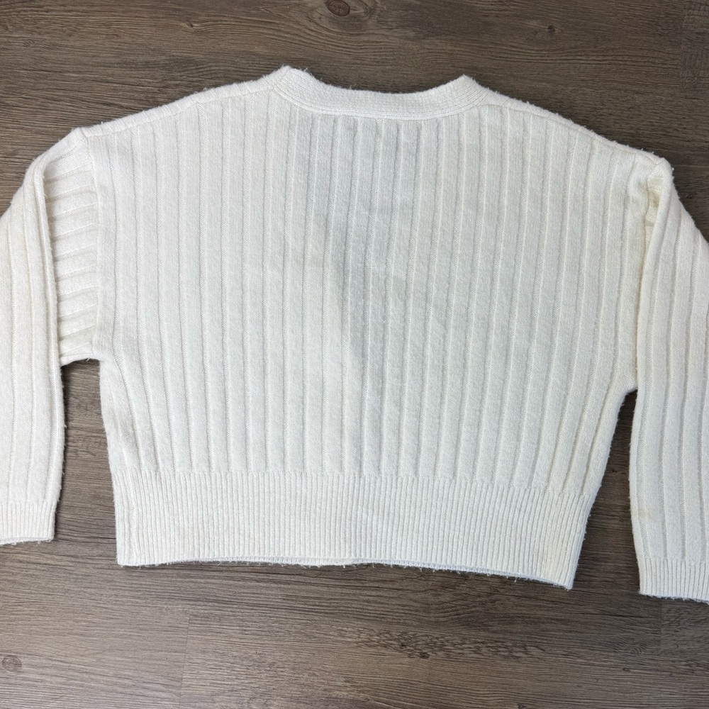a new day Women’s Cream V Neck Button-Up Cardigan, slightly cropped, oversized S - Picture 8 of 9